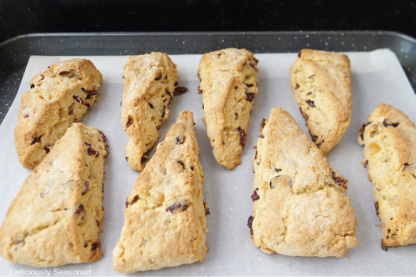 A baking sheet with eight scones on it.
