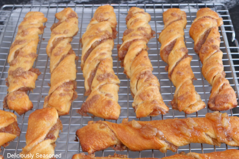 A wire rack with baked apple streusel twists on it.
